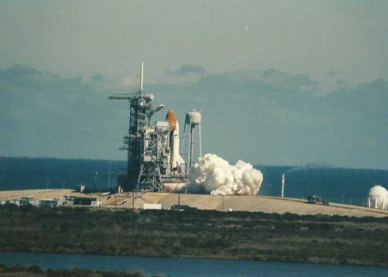 Illustration for article titled Long-Forgotten Photographs Reveal Challenger Disaster As It Happened